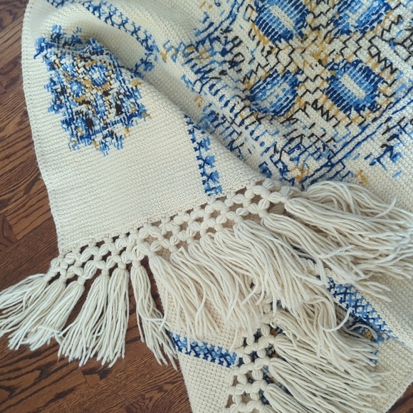 Hand Knit Cozy Fringed Cream and Blue cozy Throw With Cross Stitching - Picture 7 of 9